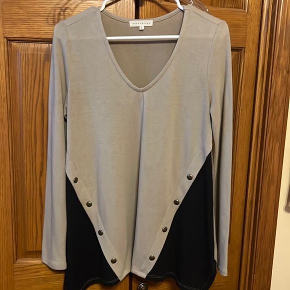 retrology Tops - Woman’s shirt
